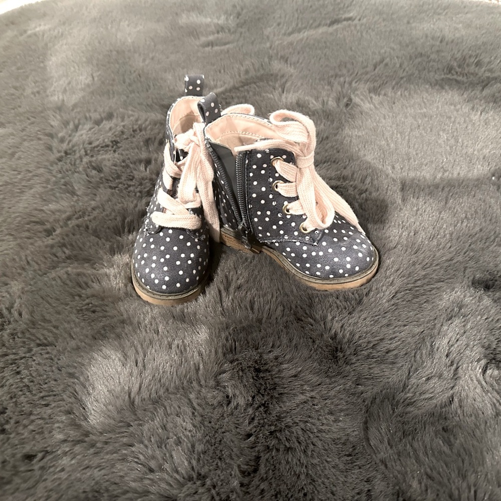 Cat and Jack girl shoes size 5T